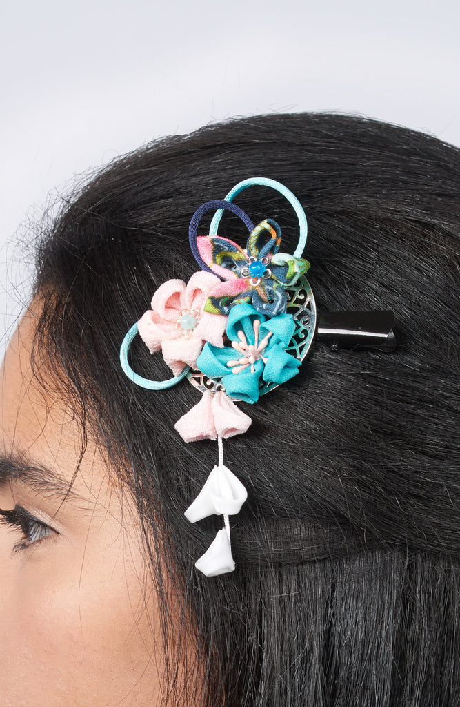 Barrette Kanzashi petit bouquet de fleurs et coiffure