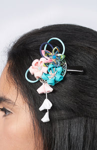 Barrette Kanzashi petit bouquet de fleurs et coiffure