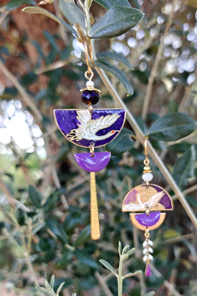 Boucles d'oreilles asymétriques violettes grue en papier japonais