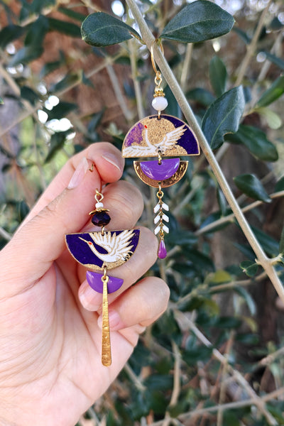 Boucles d'oreilles asymétriques violettes grue en papier japonais
