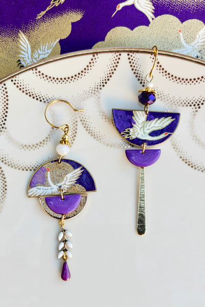 Boucles d'oreilles asymétriques violettes grue en papier japonais