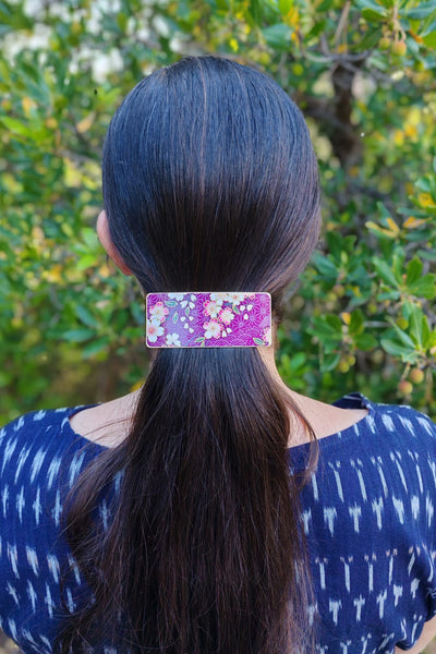 Barrette cheveux large sakura violet- portée en queue de cheval