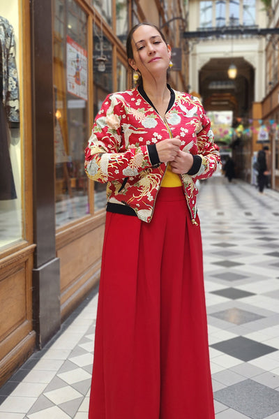 Veste bombers femme en tissu japonais rouge grues et chrisanthemes par Fleurs d'Ascenseurs