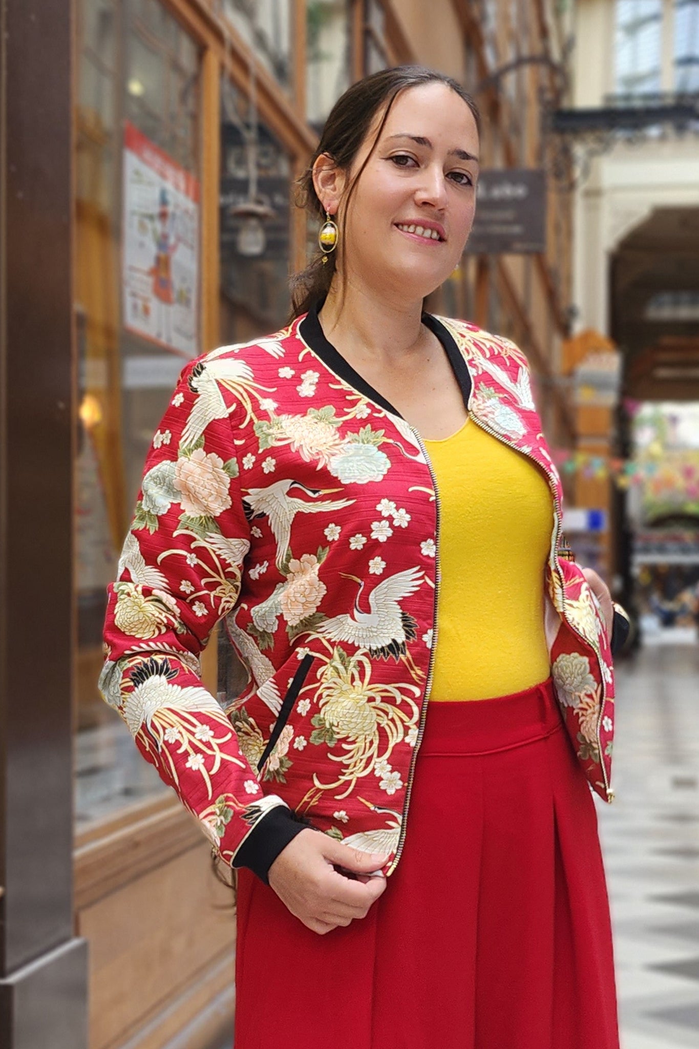 Veste bombers femme en tissu japonais rouge grues et chrisanthemes