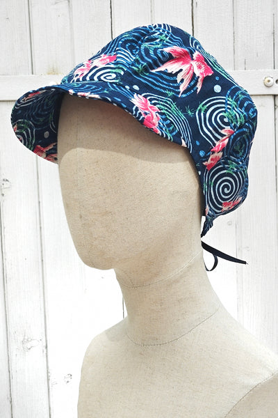casquette gavroche bleue en tissu japonais poissons carpes koï 