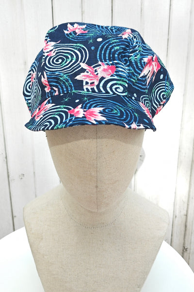casquette gavroche bleue en tissu japonais poissons carpes koï , vue de face