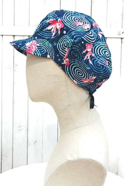 casquette gavroche bleue en tissu japonais poissons carpes koï , vue de profil
