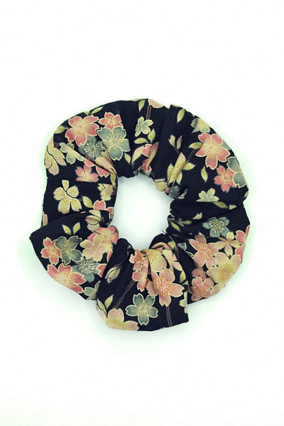 Chouchou tissu japonais fleuri sakura sur fond noir