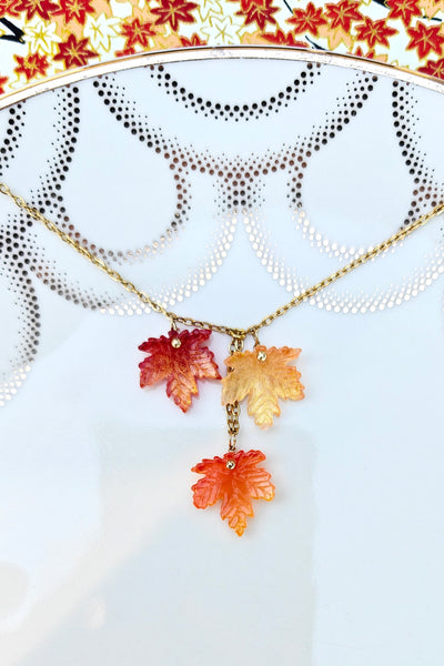 Collier chaîne feuilles d'érables momiji rouge orange