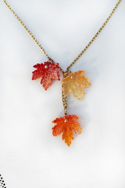 Collier chaîne feuilles d'érables momiji rouge orange