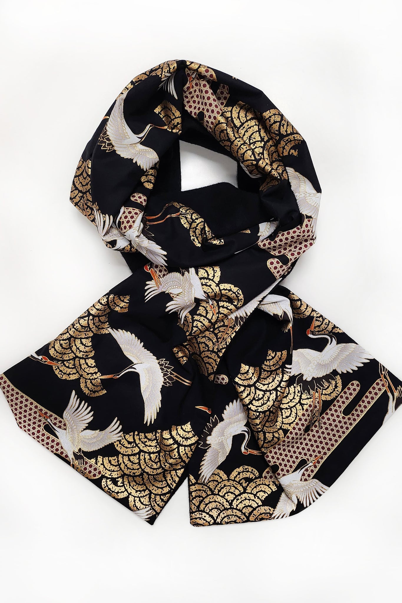 Echarpe en patchwork de coton japonais noire, enroulée