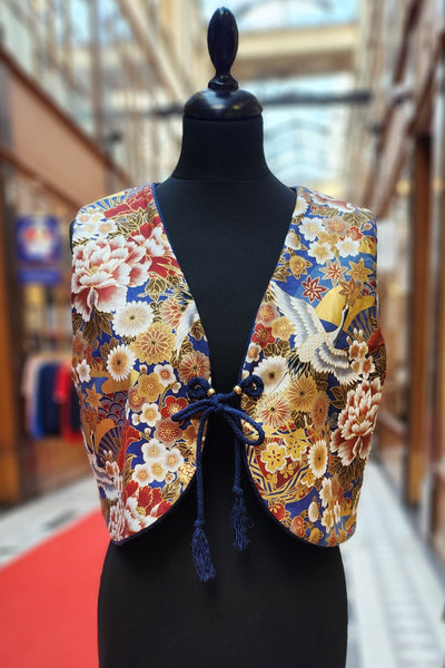 gilet en tissu japonais traditionnel bleu  avec motif grue