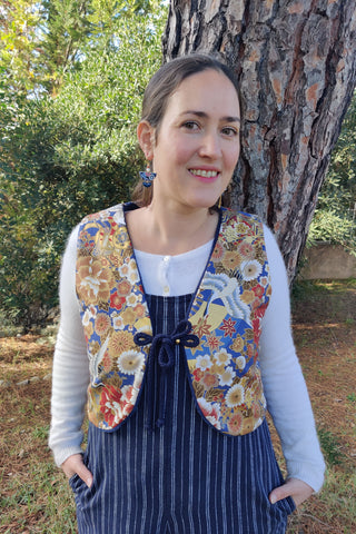 gilet en tissu japonais traditionnel bleu  avec motif grue