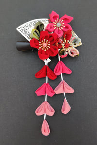 Pince à cheveux kanzashi rouge, rose et dorée fait main par Fleurs d'Ascenseurs