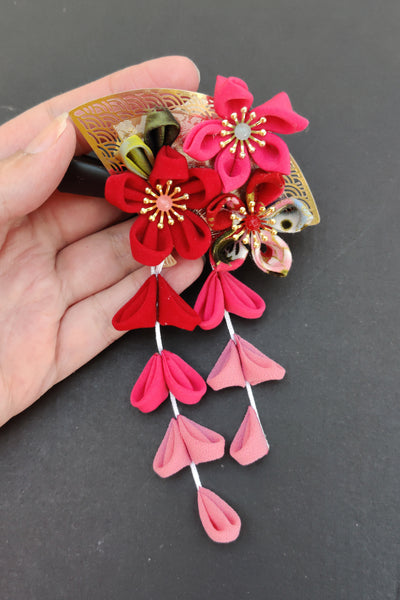 Pince à cheveux kanzashi rouge, rose et dorée fait main par Fleurs d'Ascenseurs