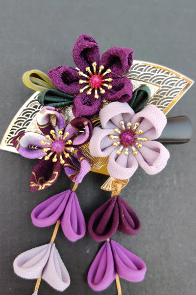 zoom Pince à cheveux kanzashi violette et dorée fait main par Fleurs d'Ascenseurs