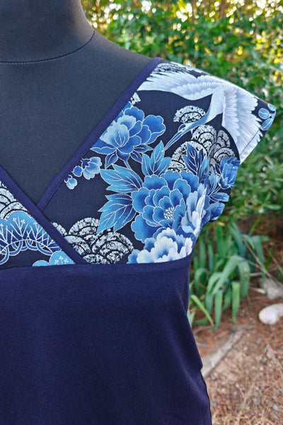 T-shirt femme tissu japonais à motif Grues et fleurs bleues et argenté