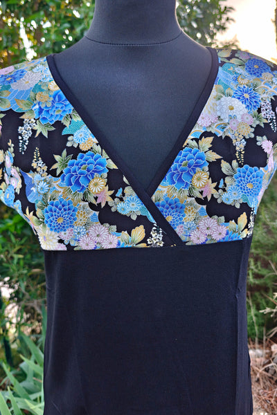 T-shirt femme en tissu japonais motif de fleurs bleues et noires