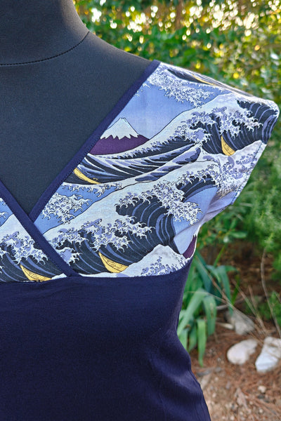 T-shirt femme en tissu japonais motif grande vague d'Hokusai, zoom