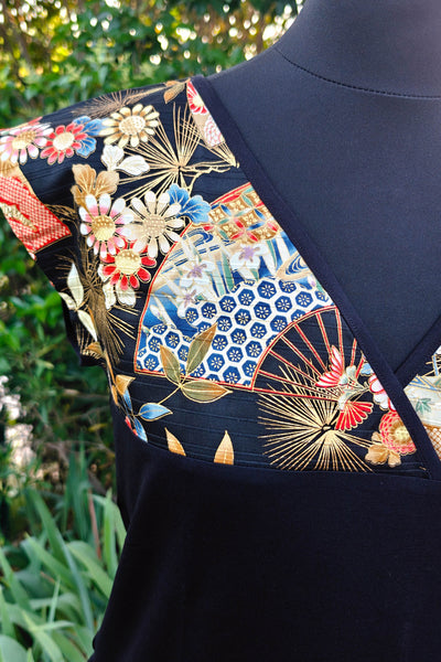 T-shirt femme noir en tissu japonais motif de fleurs et d'éventails
