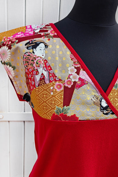 T-shirt femme en tissu japonais motif de geishas rouge, zoom