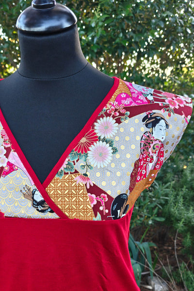 T-shirt femme en tissu japonais motif de geishas rouge, zoom