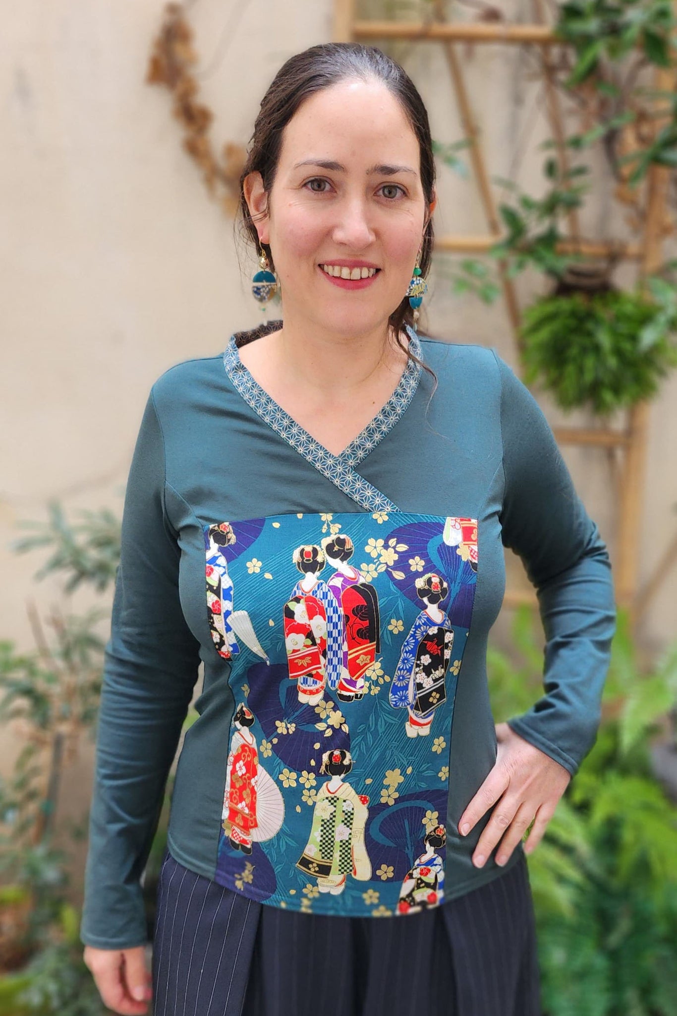 T-shirt femme vert foncé manches longues tissu japonais motif geisha