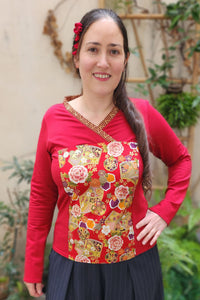 T-shirt femme rouge manches longues en tissu japonais fleuri
