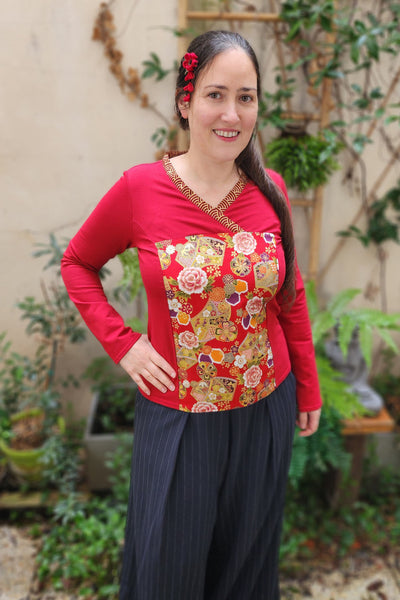 T-shirt femme rouge manches longues en tissu japonais fleuri