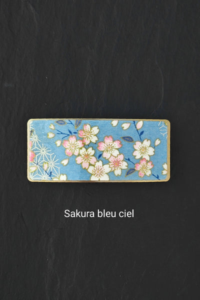 Barrette à cheveux bleue en métal doré et motifs japonais sakura