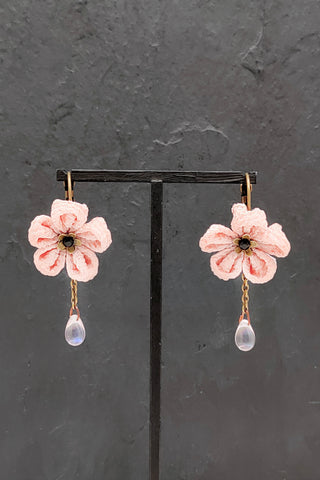 Boucles d'oreilles KANZASHI rose pale - Fleurs d'Ascenseurs