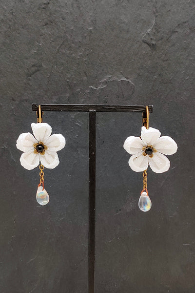 Boucles d'oreilles KANZASHI blanc - Fleurs d'Ascenseurs