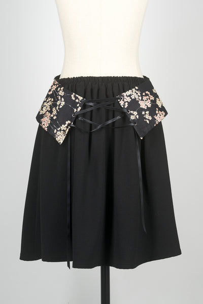 Jupe en tissu japonais sakura noire, zoom laçage dos, par Fleurs d'Ascenseurs