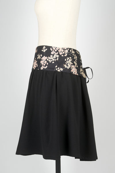 Jupe en tissu japonais sakura noire, profil, par Fleurs d'Ascenseurs