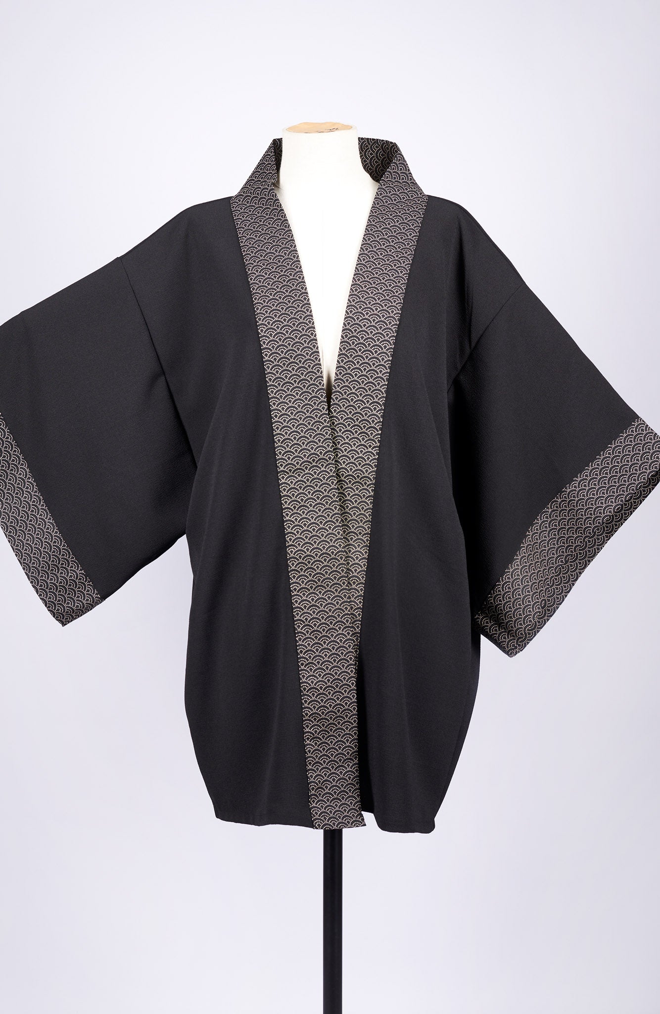 Kimono HIME noir nami N9 - Fleurs d'Ascenseurs