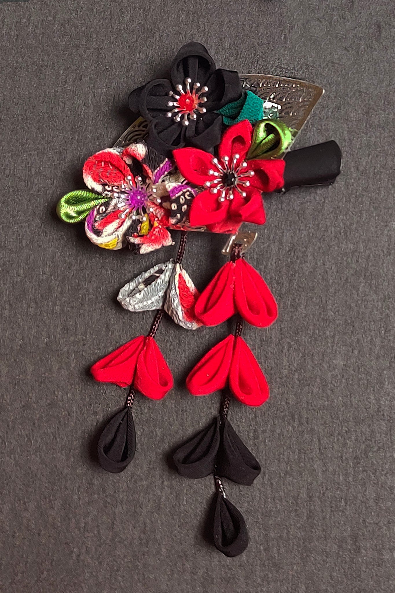 Barrette HANA Chirimen noir et rouge - Fleurs d'Ascenseurs