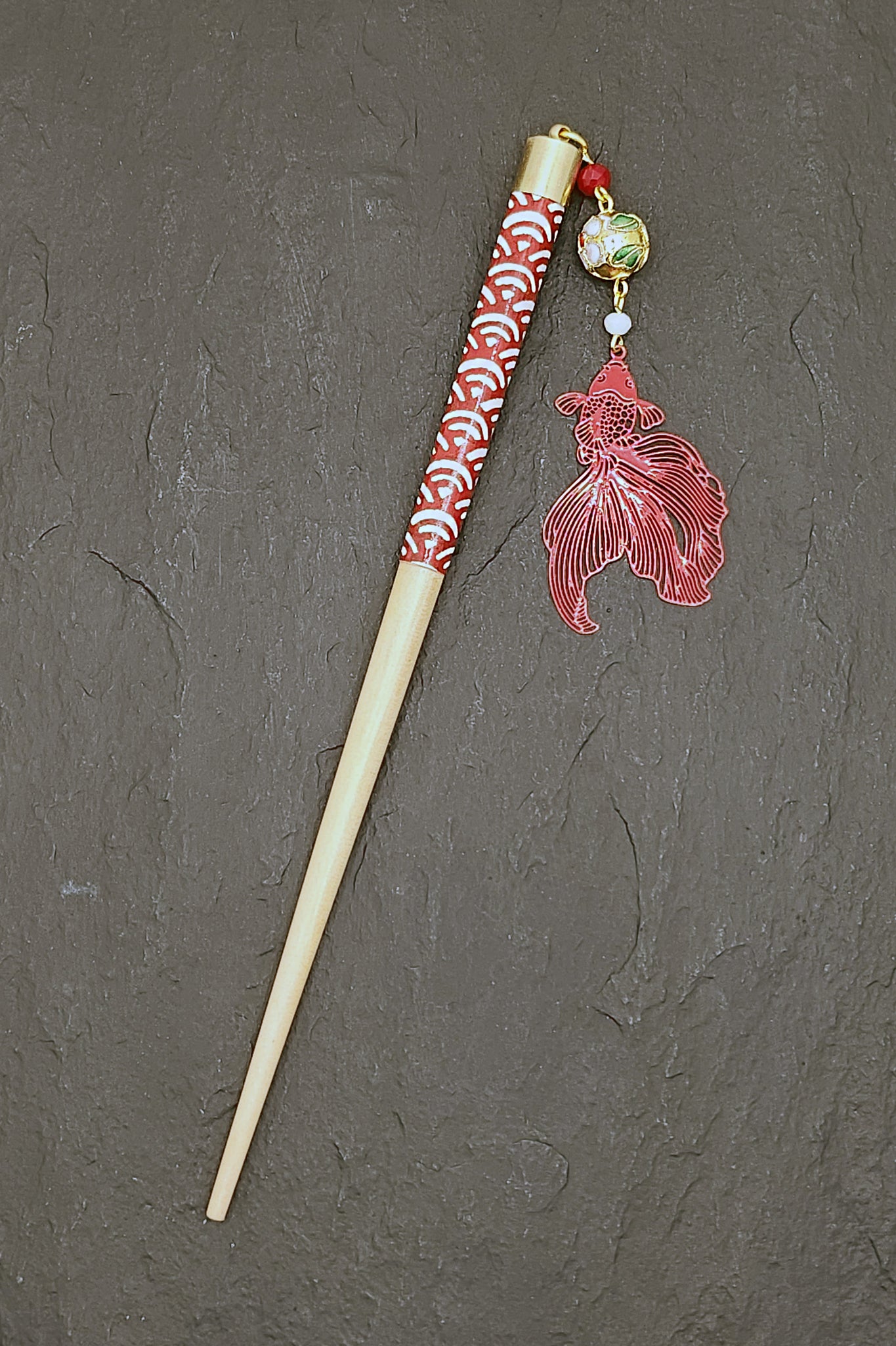 Pic à cheveux GEIKO Nami rouge - Fleurs d'Ascenseurs
