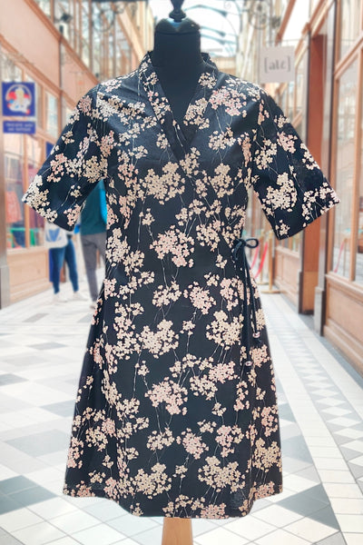 Robe japonaise YUKATA Sakura noir - Fleurs d'Ascenseurs